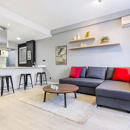 51Sam1021 - Modern Apartment Near Montjuic Barcelona Exterior photo
